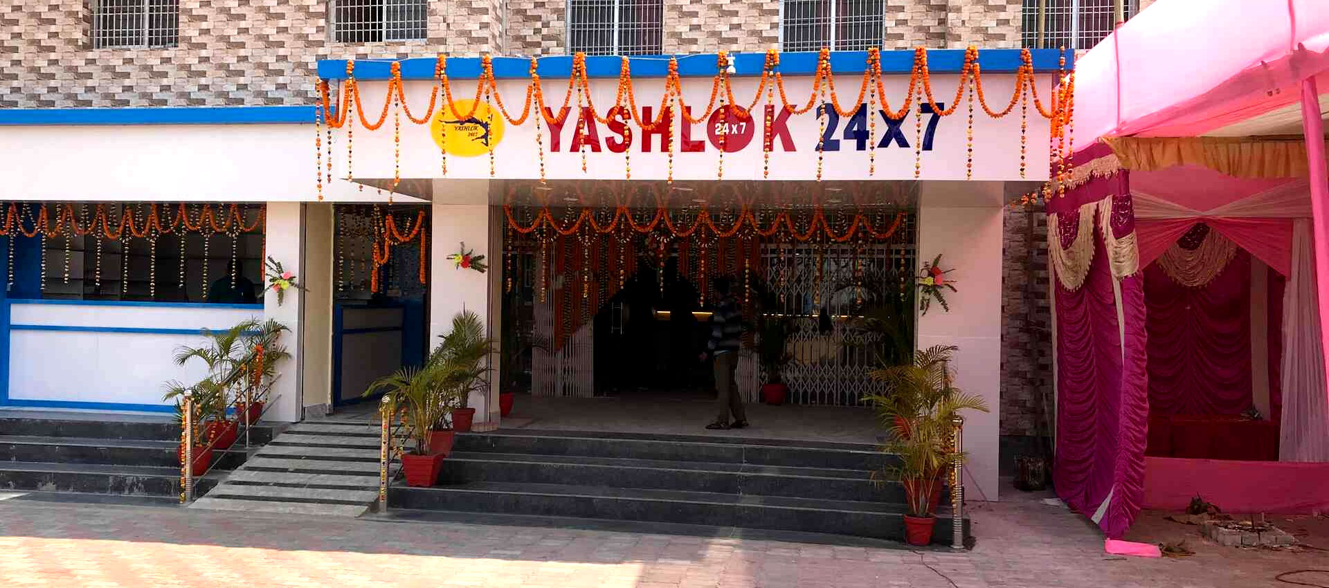 Yashlok Hospital Banner 2